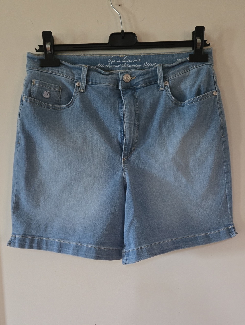 Gloria Vanderbilt Light Blue Denim Jean Shorts